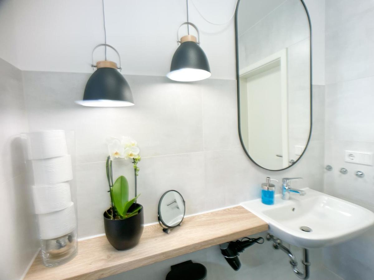 M-Style 02 Apartment Mit Balkon 24H Self-Check-In, Free Parking, Netflix نورنبيرغ المظهر الخارجي الصورة